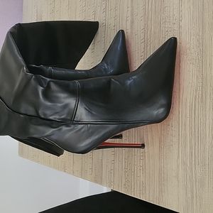 Beautiful thigh high boots. Never worn. Price reflects authenticity.